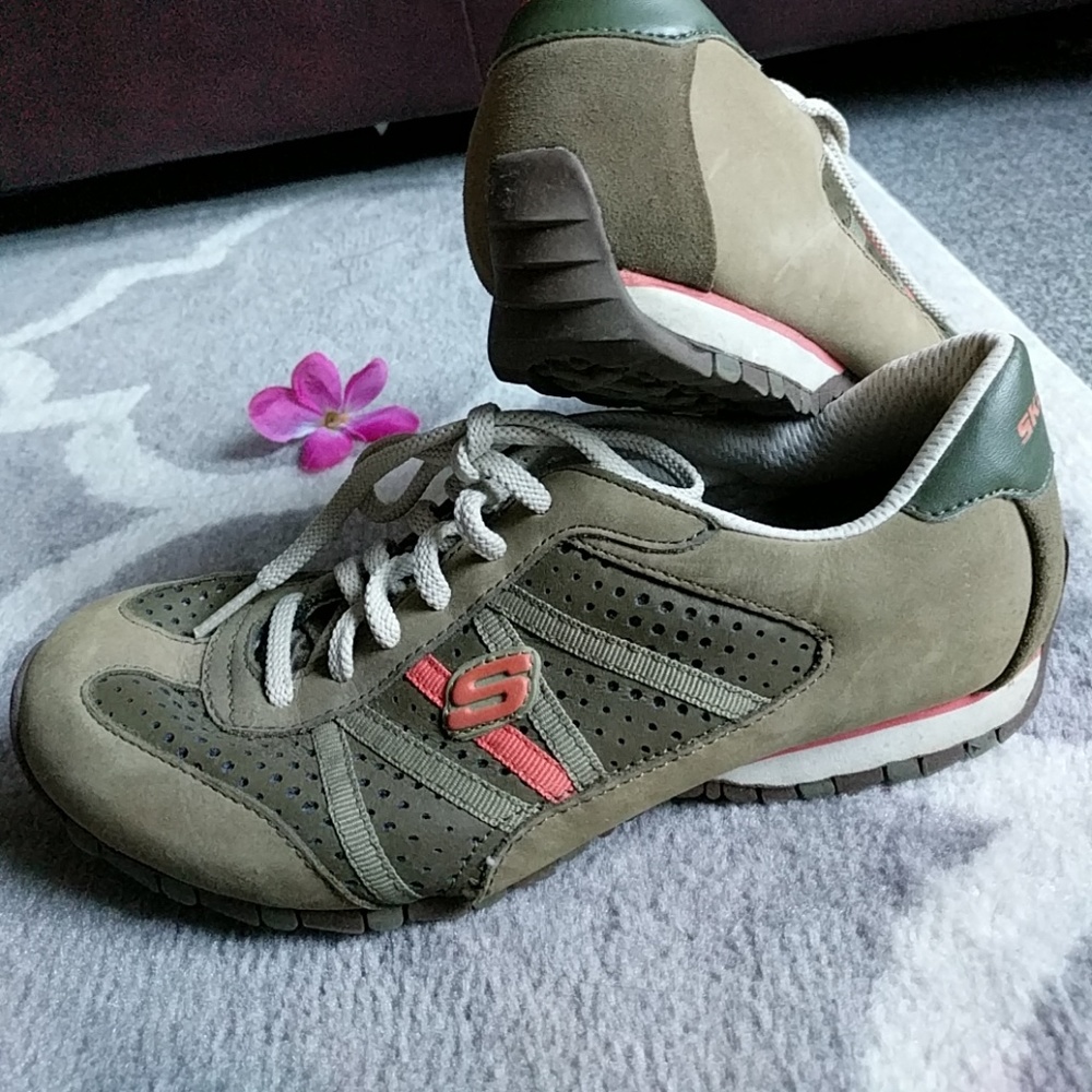 Olive Sketchers City Sneakers sz 7